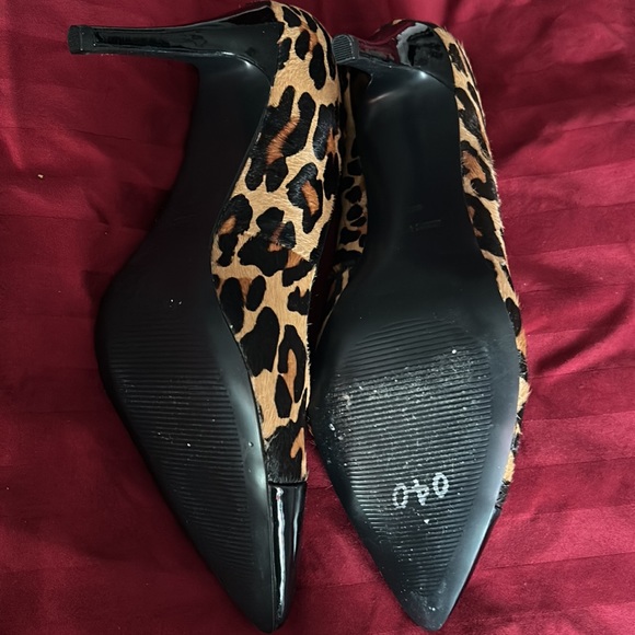 Nine West Leopard print and black patent shoes. - Picture 3 of 6